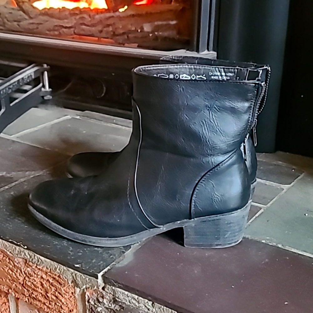 size 7 Chelsea Boot